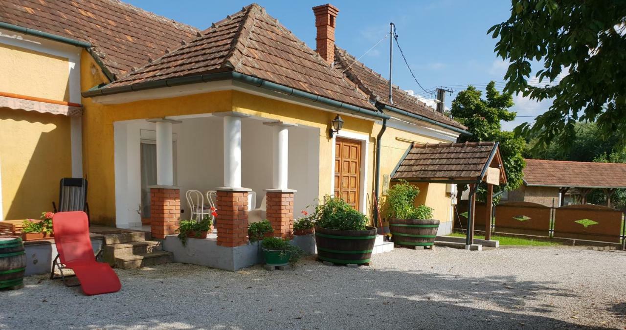 Kerka-Voelgyi Vendeghaz Hotel Kerkaszentkirály Buitenkant foto
